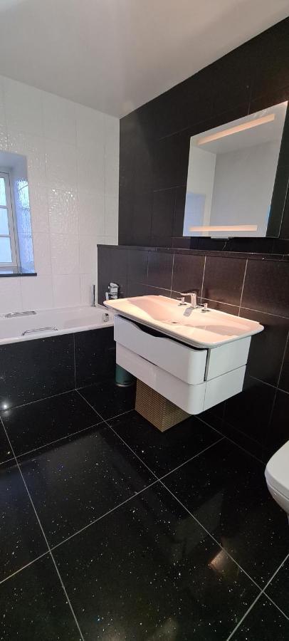 Pass The Keys Spacious 3Beds Flat Near City Centre - Free Parking Edinburgh Bagian luar foto